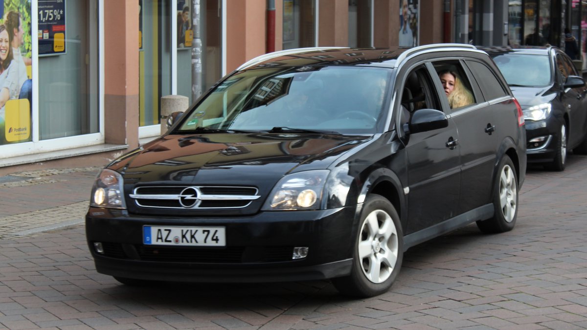 antifa_rp's tweet photo. Die Nazis werden morgen wahrscheinlich mit diesen Autos in #zweibrücken, #Contwig, #Pirmasens und #Kaiserslautern unterwegs sein. Also Augen auf.
#nonazispfalz https://t.co/3XE89Dd2wF