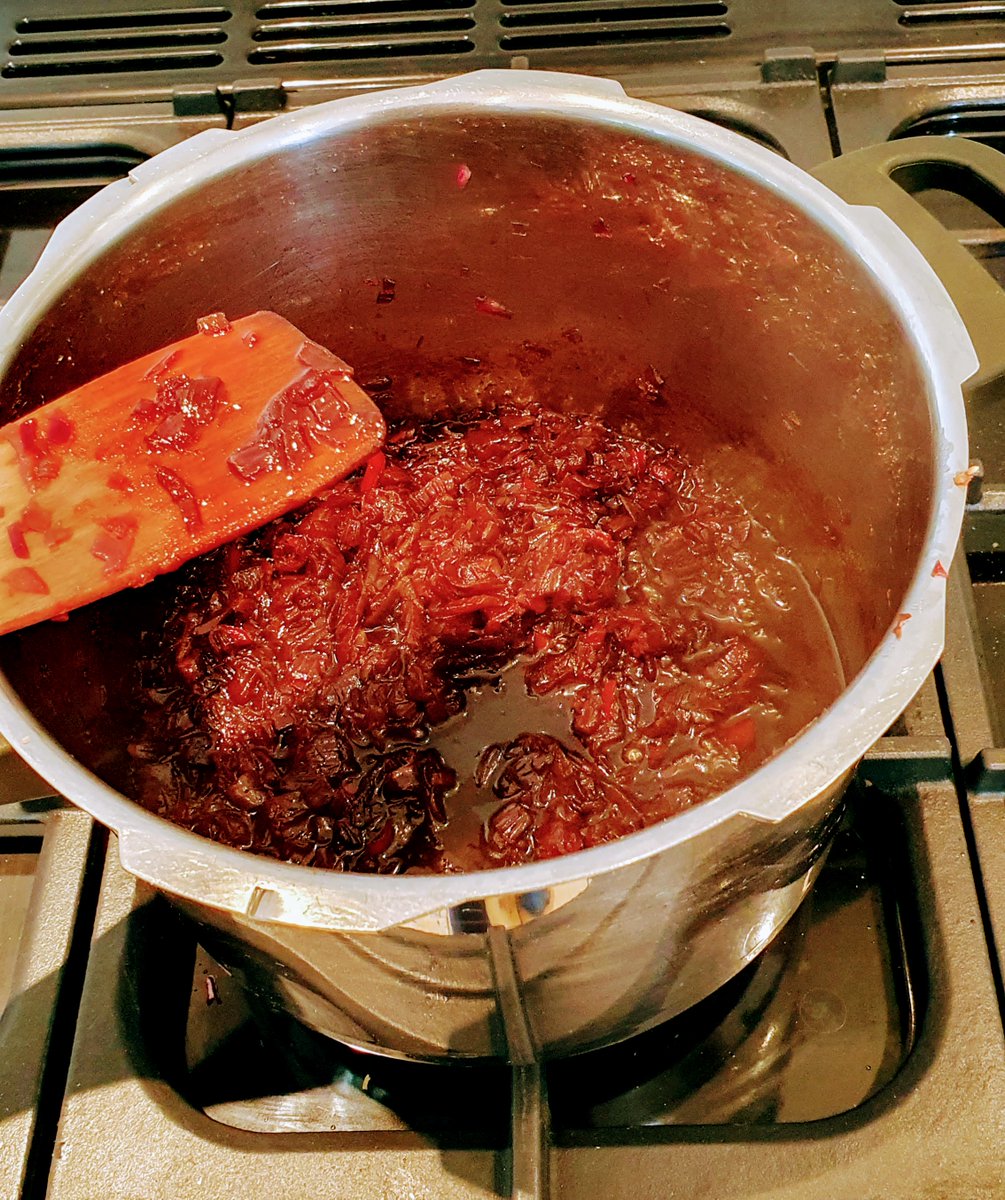 treeofpastlife's tweet photo. That's the onion balsamic and port chutney under way, smells amazing and will go very well with a big lump of cheese. #kitchengarden #cookingtoday #FoodFriday https://t.co/X8NKusbsUP
