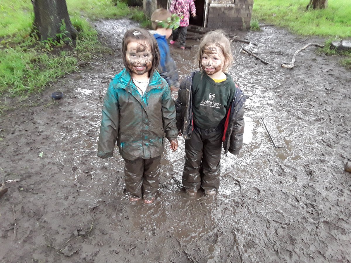 BadgersAshbrid1's tweet photo. We have had the best time in the woods. We love rainy days! 🌳🌧 @ashbridgeschool @AshbridgeOwls #forestschool #makingmemories https://t.co/Chw7rswxTt