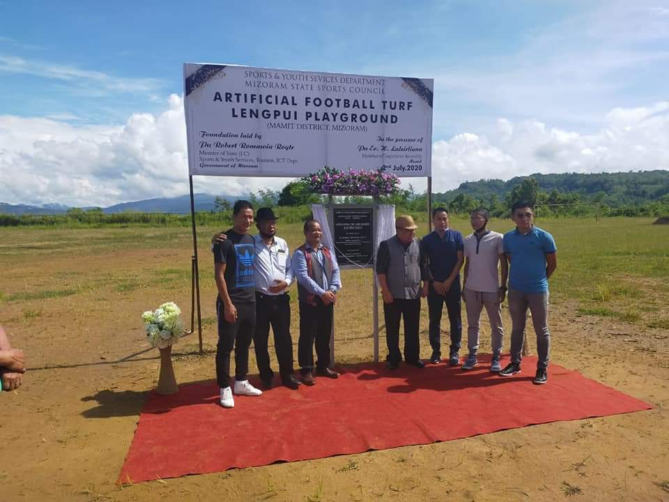 Elvis46473544's tweet photo. #Sports Minister chak tak hmalakna in Lengpui playground ah Artificial Turf phah a ni dawn ta.. https://t.co/fGGWsAiF24