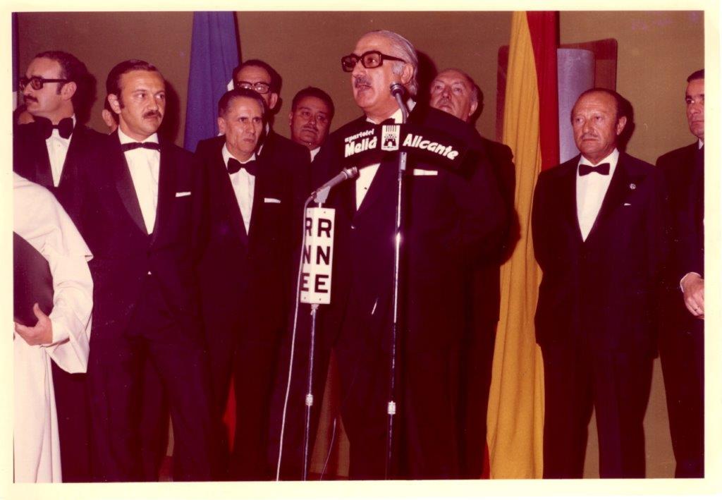 meliaalicante's tweet photo. En Marzo de 1973 realizamos nuestra primera apertura y hoy,3 de Julio, realizamos la segunda de nuestra trayectoria.En ambas ocasiones con gran emoción y siempre deseando darte la bienvenida con los brazos abiertos y de corazón.Bienvenidos!!♥️ #meliaalicante #StaySafewithMelia https://t.co/BK0rLTSnyf