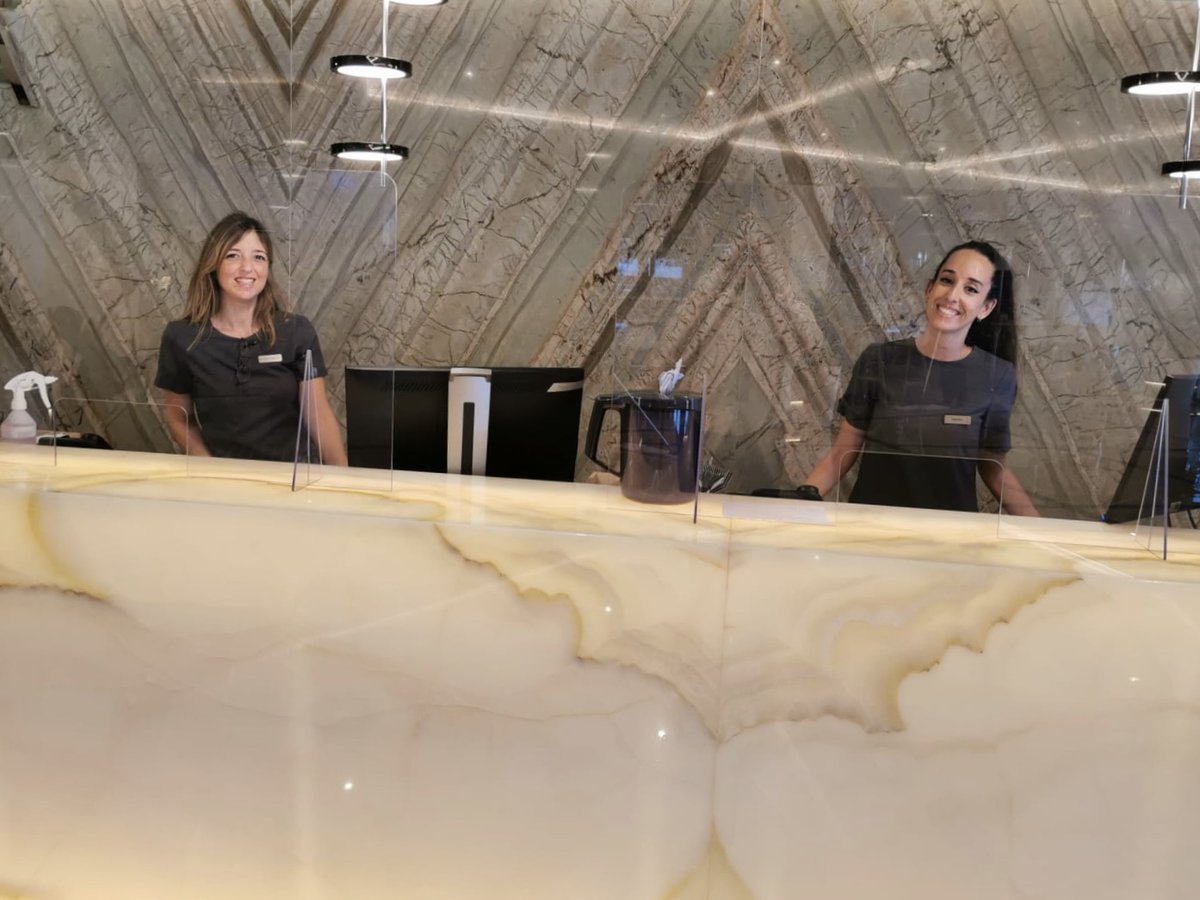 meliaalicante's tweet photo. En Marzo de 1973 realizamos nuestra primera apertura y hoy,3 de Julio, realizamos la segunda de nuestra trayectoria.En ambas ocasiones con gran emoción y siempre deseando darte la bienvenida con los brazos abiertos y de corazón.Bienvenidos!!♥️ #meliaalicante #StaySafewithMelia https://t.co/BK0rLTSnyf