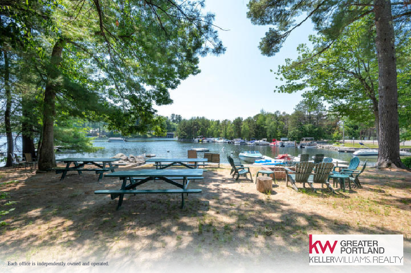 CommRealtorRuth's tweet image. It&apos;s not too late to spend the summer at the lake...
8 Family Circle #4, Windham