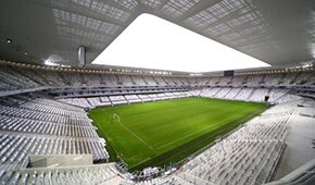 mercatrop's tweet photo. Après avoir laissé partir ses supporters et son staff technique, le club des @girondins de #Bordeaux a annoncé qu’il mettait en vente l’intégralité de ses joueurs.

Des économies financières « nécessaires à la rentabilité du club » seront ainsi réalisées. https://t.co/YOUwpvttmD