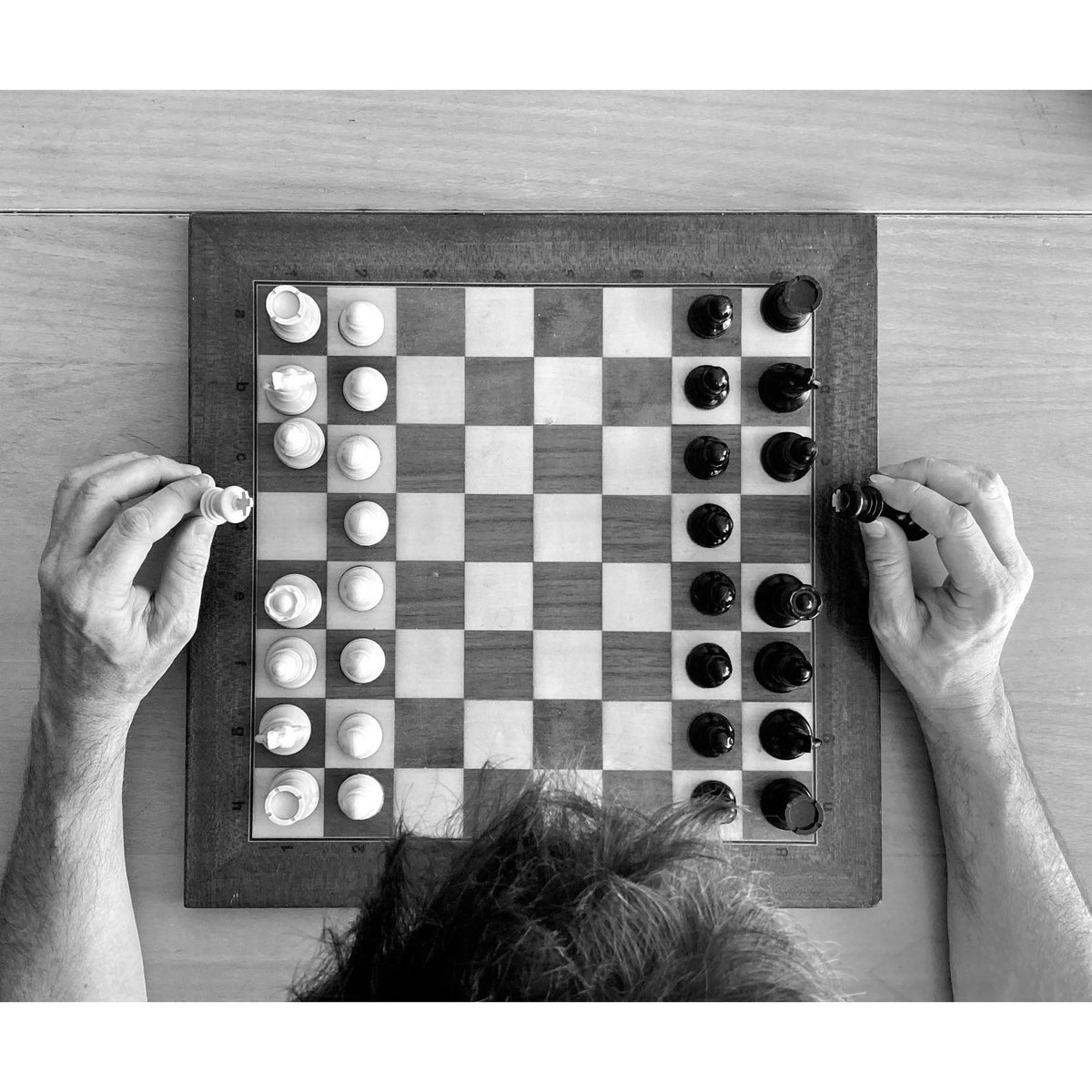 Mi_SVilageliu's tweet photo. Tensió. Ens vigilen. Jugues? La recerca de simetries pels #IAA2 #itinerarisartistics #quArt #meitArt https://t.co/xYiHoRlieX