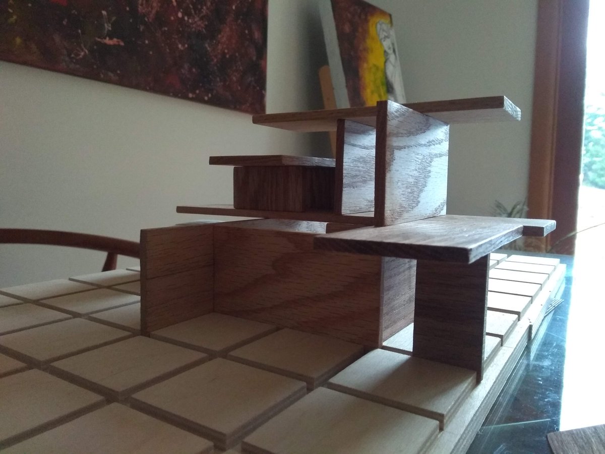 Gestalt psychologists believed that humans tend to perceive objects as complete rather than focusing on the gaps that the object might contain. For example, a circle has good Gestalt in terms of completeness.