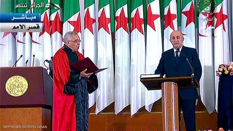 vivalalgerie7's tweet photo. هن أيام ثلاثة  .. لم أر ثقلا كبيرا  على متن الأخرار والشرذمة أكثر منهن :

- يوم أداء تبون اليمين الدستورية  بصفته رئيسا منتخبا للجزائر .
- يوم المليونية التي شهدت وفاة الزعيم الرمز قايد صالح.
- وهذا اليوم الذي استقبلت فيه الجزائر رفاة أبطالها. https://t.co/RfZahFiBA1