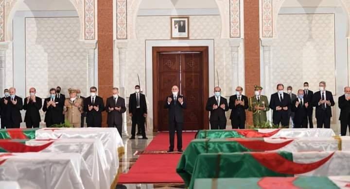 vivalalgerie7's tweet photo. هن أيام ثلاثة  .. لم أر ثقلا كبيرا  على متن الأخرار والشرذمة أكثر منهن :

- يوم أداء تبون اليمين الدستورية  بصفته رئيسا منتخبا للجزائر .
- يوم المليونية التي شهدت وفاة الزعيم الرمز قايد صالح.
- وهذا اليوم الذي استقبلت فيه الجزائر رفاة أبطالها. https://t.co/RfZahFiBA1