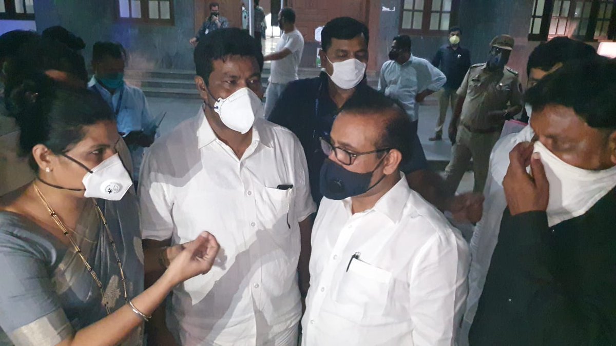 CongParty's tweet photo. राष्ट्रवादी महिला कांग्रेस पार्टी
भिवंडी शहर जिल्हा
---------------------------------------------
आरोग्य मंत्री सम्मा.राजेशजी टोपे साहब को निवेदन देकर इंदिरा गांधी उप जिल्हा रुग्णालय में अत्याधिक सुविधा का निवेदन देकर मांग करते हुए महिला अध्यक्ष स्वातीताई कांबले । https://t.co/ir26sMSc0U