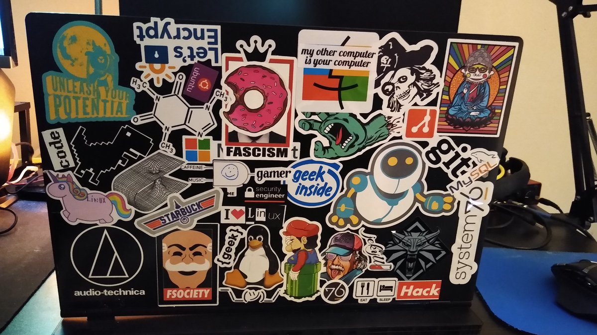 Kernel_Panic__'s tweet photo. @system76 @SocialHappiness #geekflag https://t.co/ED4Lh0hsTl