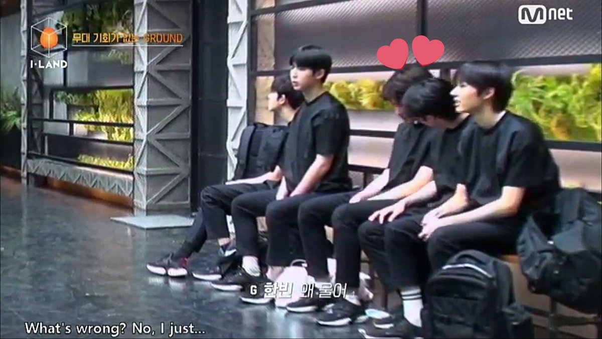 enhypenturkeyy's tweet image. [😥] Jaebeom sözleri unuttuğu için ağladı.Hanbin ona destek verdi ve ağlama ben senin yanındayım dedi.

#Jaebeom #Hanbin #StayWithILAND