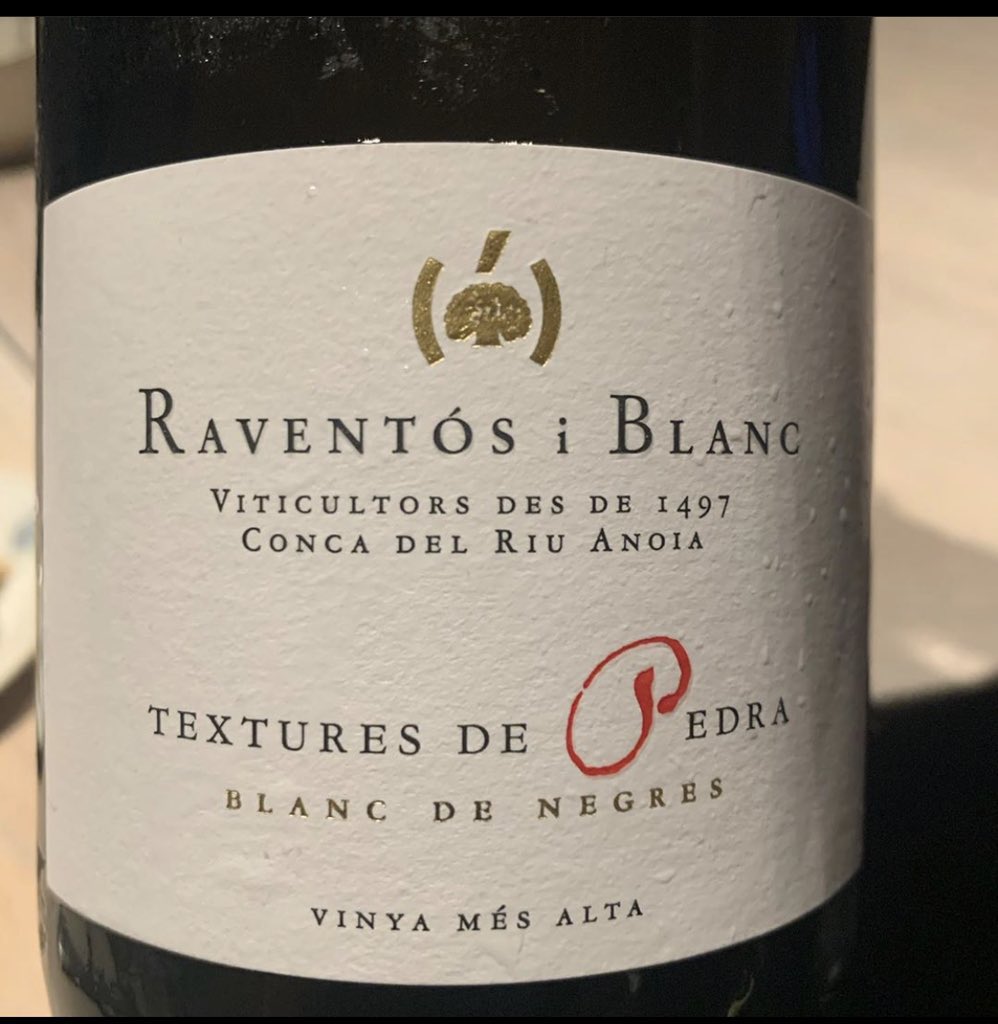 TEXTURES de PEDRA #BlancdeNoir 

Only black grapes in the production (#BastardNegre, #Sumoll, #XareloVermell), but vinified as a white wine and thus referred to as Blanc de Negres - “white wine of black grapes” #localgrapes #TexturesDePedra