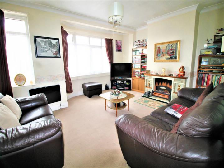 tailorestates_'s tweet photo. 2 Bed Maisonette, 0; £285,000 Share of Freehold, Squirrels Heath Lane, Romford, RM2 6DP, contact 01708450433 for info.
Visit https://t.co/rWoVJawfie https://t.co/1fAK5pVei3