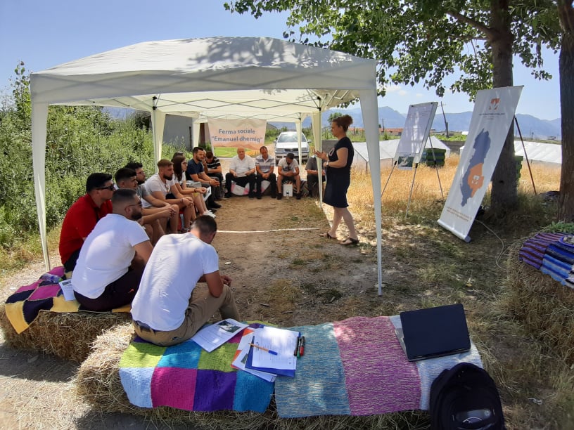 FILA_Interreg's tweet photo. 📌Today, #ADF (PP3), organized the first workshop of “Community of Practice” in the open air of the first social farm in Albanian Region nr. 3 where small businesses, experts, and researchers from local institutions and young innovators discussed about 👉https://t.co/hI9LNUFvpC https://t.co/fXQNh2ASmC