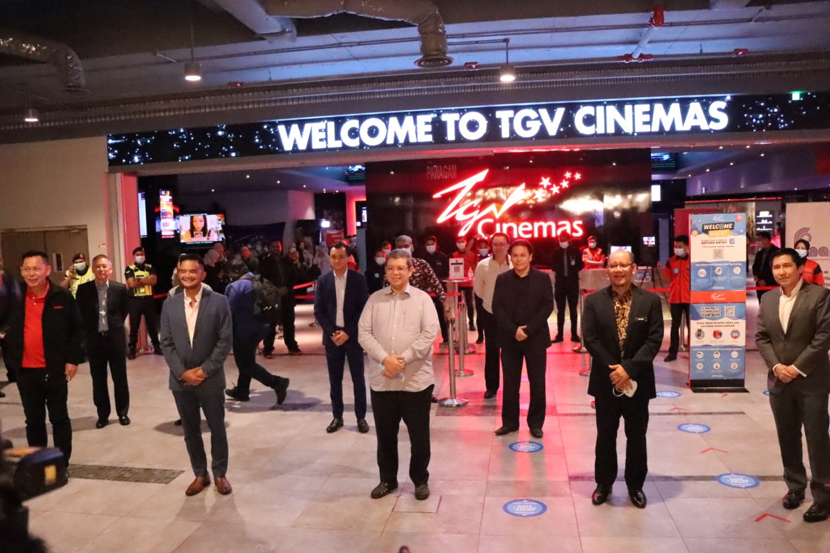 TGVCinemas's tweet photo. Kami berbesar hati menerima kunjungan hormat Menteri Komunikasi &amp; Multimedia, YB Dato' @saifuddinabd, Ketua Pegawai Eksekutif FINAS, En. @Ahmad_Idham dan En. Zakaria Abdul Hamid, Pengerusi FINAS ke TGV Sunway Velocity pada malam ini! 🎉

#TGVCares
#TGVCYouSoon https://t.co/QoWwp33bZE