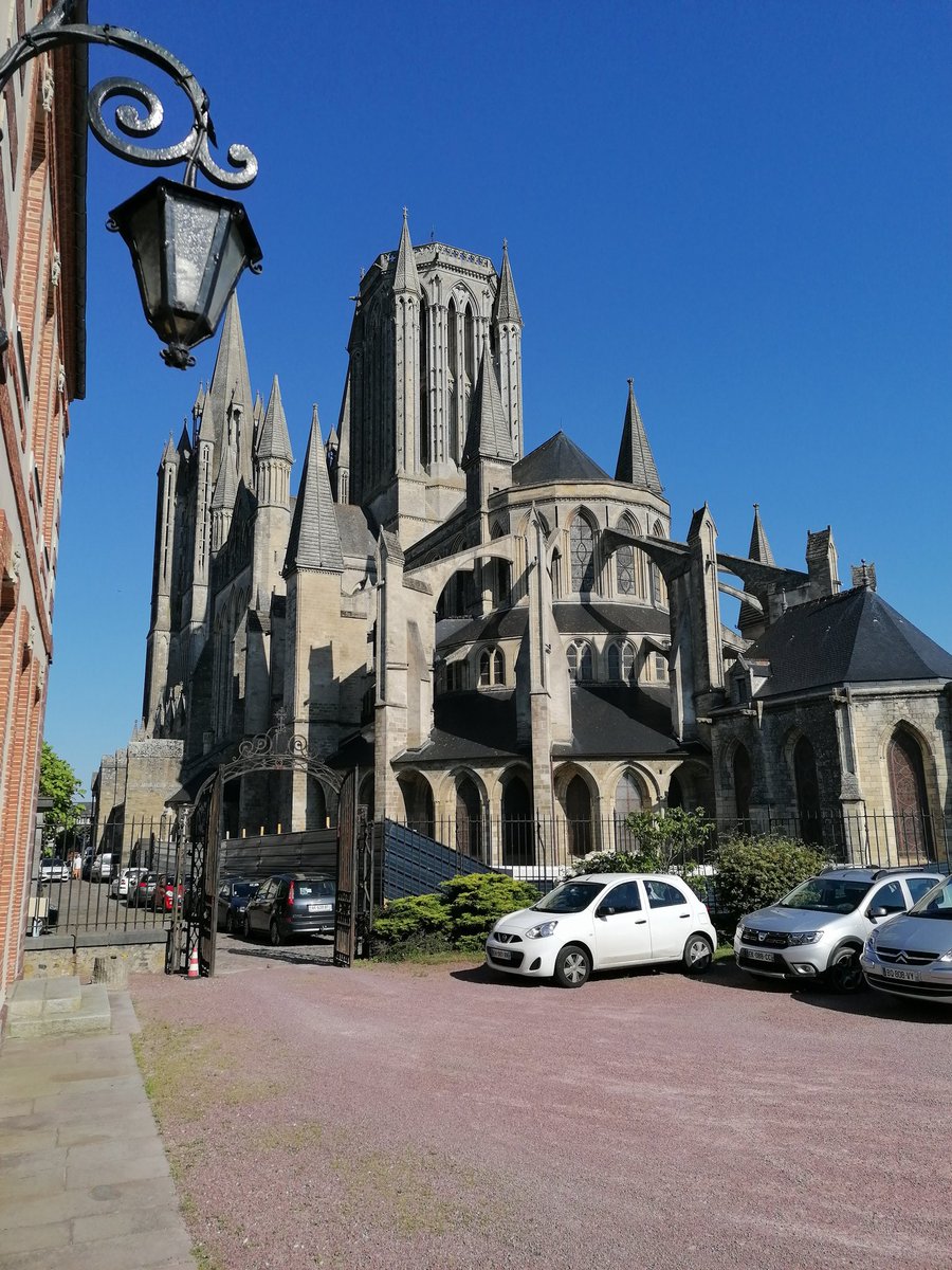 "Quel est ce fou sublime qui osa  lancer dans les airs pareil monument ? " (phrase attribuée à VAUBAN). Cathédrale Notre-Dame de Coutances. #MagnifiqueFrance #attitudemanche #Coutances #Manche