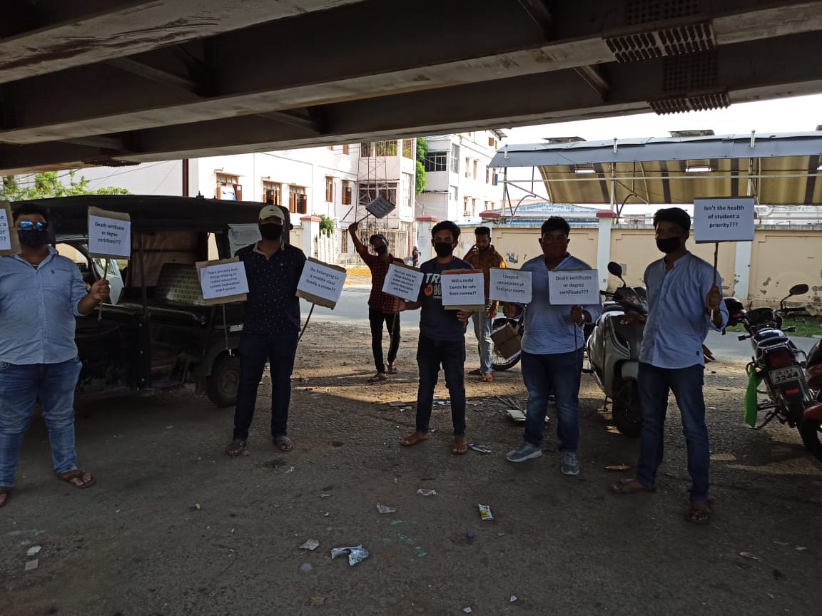 faux_hippy353's tweet photo. BPUT its time to take serious steps, we are losing cool, not everyone has much facilities to give exams online and we don't whether the place is safe or not like netcafe or polytechnic institute,
please enable normalisation ASAP
@ZeeOdisha @NandighoshaTV @CMO_Odisha @BPUTOfficial https://t.co/RLRnqWbviM