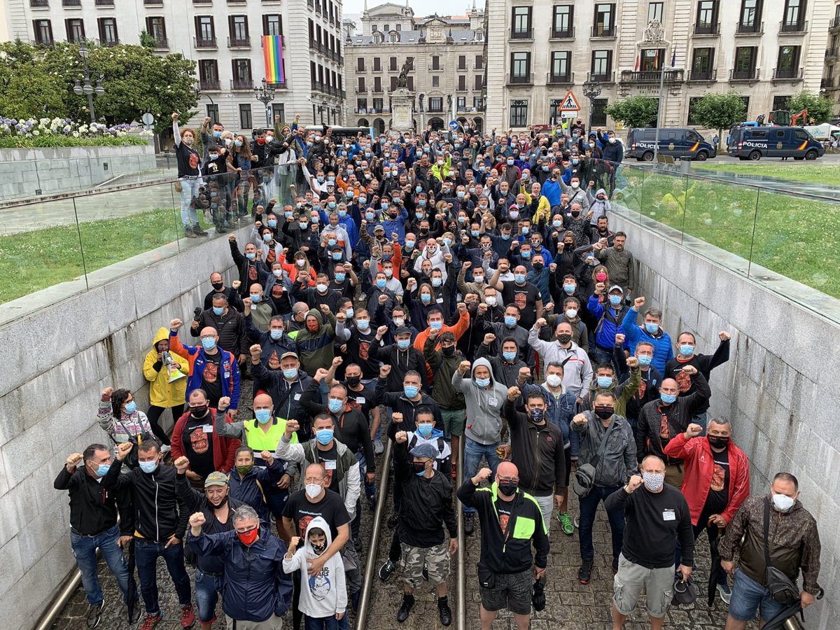 SIGEN_us's tweet photo. Hoy nos vamos de Cantabria satisfechos y agradecidos.

Las fuerzas del estado nos recibieron como terroristas pero hemos demostrado que sólo pretendemos luchar por nuestros puestos de trabajo.

Gracias a todo el pueblo de Los Corrales de Buelna, y a los 300 luchadores. https://t.co/at9zbXAToL