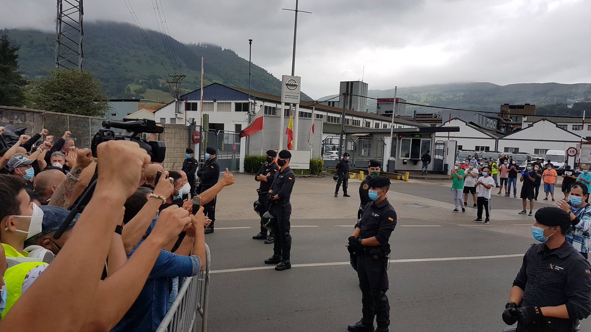 SIGEN_us's tweet photo. Hoy nos vamos de Cantabria satisfechos y agradecidos.

Las fuerzas del estado nos recibieron como terroristas pero hemos demostrado que sólo pretendemos luchar por nuestros puestos de trabajo.

Gracias a todo el pueblo de Los Corrales de Buelna, y a los 300 luchadores. https://t.co/at9zbXAToL