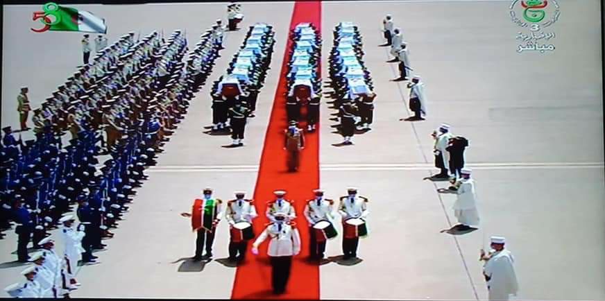 Algeria__16's tweet photo. بعد استرجاع #جماجم_الشهداء الجزائريين المحجوزين في متاحف فرنسا الارهابية وسيدفنون في مقبرة الشهداء معززين مكرمين.. الان مذا سيقول المغاربة؟ اين شرفهم؟ اين نخوتهم على جماجم ��هداء الريف المحتل؟ انهم يتألمون الان وهم يشاهدون رفاة شهدائنا معززين مكرمين في ارض الشهداء🇩🇿🇩🇿🇩🇿🇩🇿🇩🇿🇩🇿🇩🇿 https://t.co/ANi83ru45E