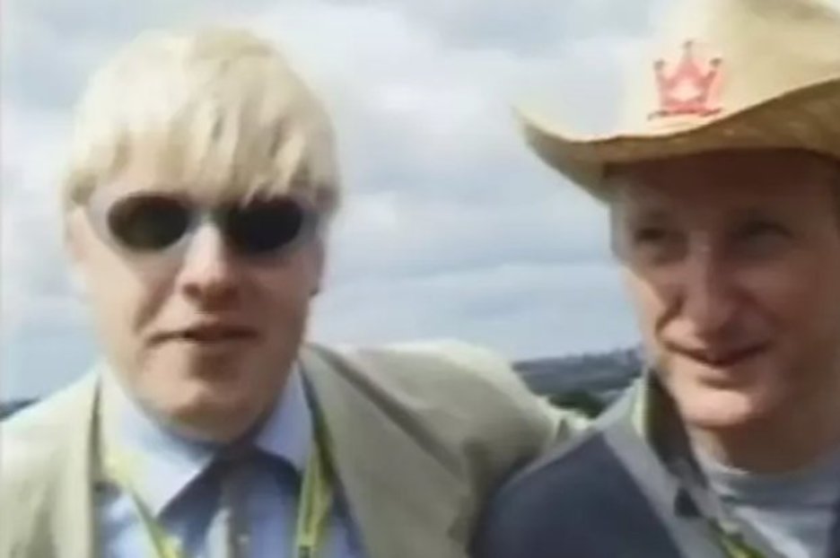 DROP EVERYTHING! Boris Johnson at Glastonbury with  @billybragg!"I don't believe in gestures, I believe in substance" said Boris Johnson, about taking a knee.  #IDontBelieveInGestures