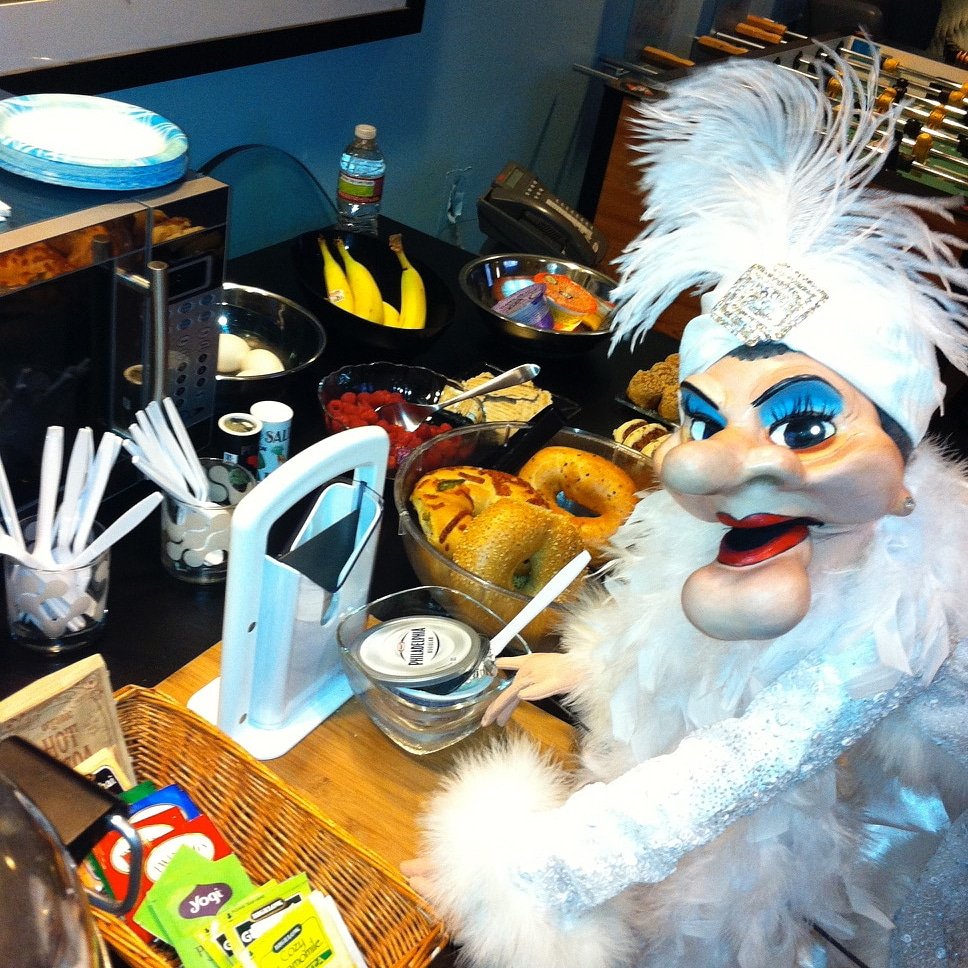 MadameThePuppet's tweet photo. The worst thing about this pandemic has been missing out on the complimentary breakfast buffet after you wake up in a strange man's hotel room. @Marriott @MarriottIntl @CourtyardHotels @HolidayInn @motel6 @Hilton @HomewoodSuites @redroofinn #sneezeguard #buffet #randomhookup https://t.co/olOrGnDoCB