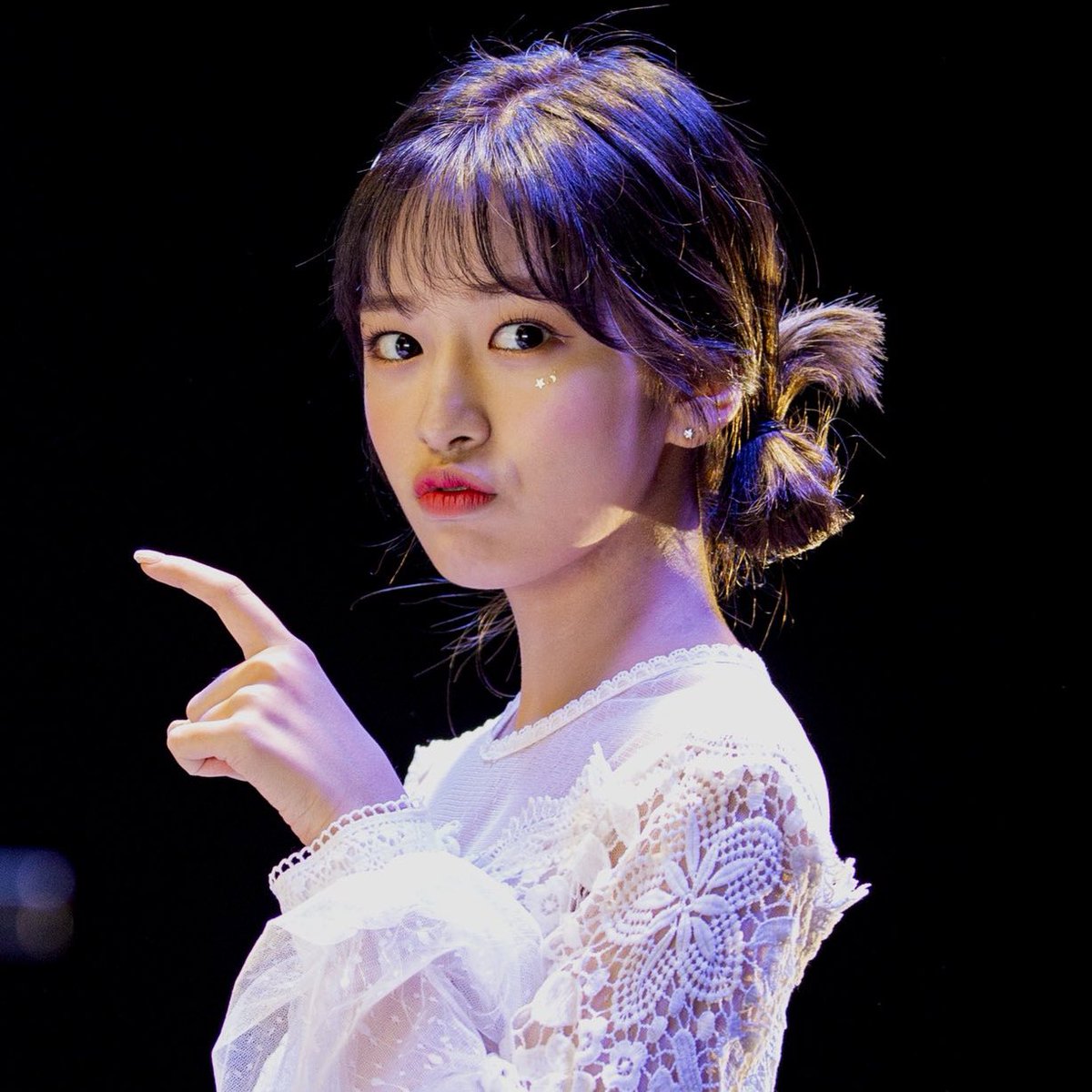 Appreciation thread for Ahn Yujin because she is more than just a young giant all rounder of IZ*ONE.