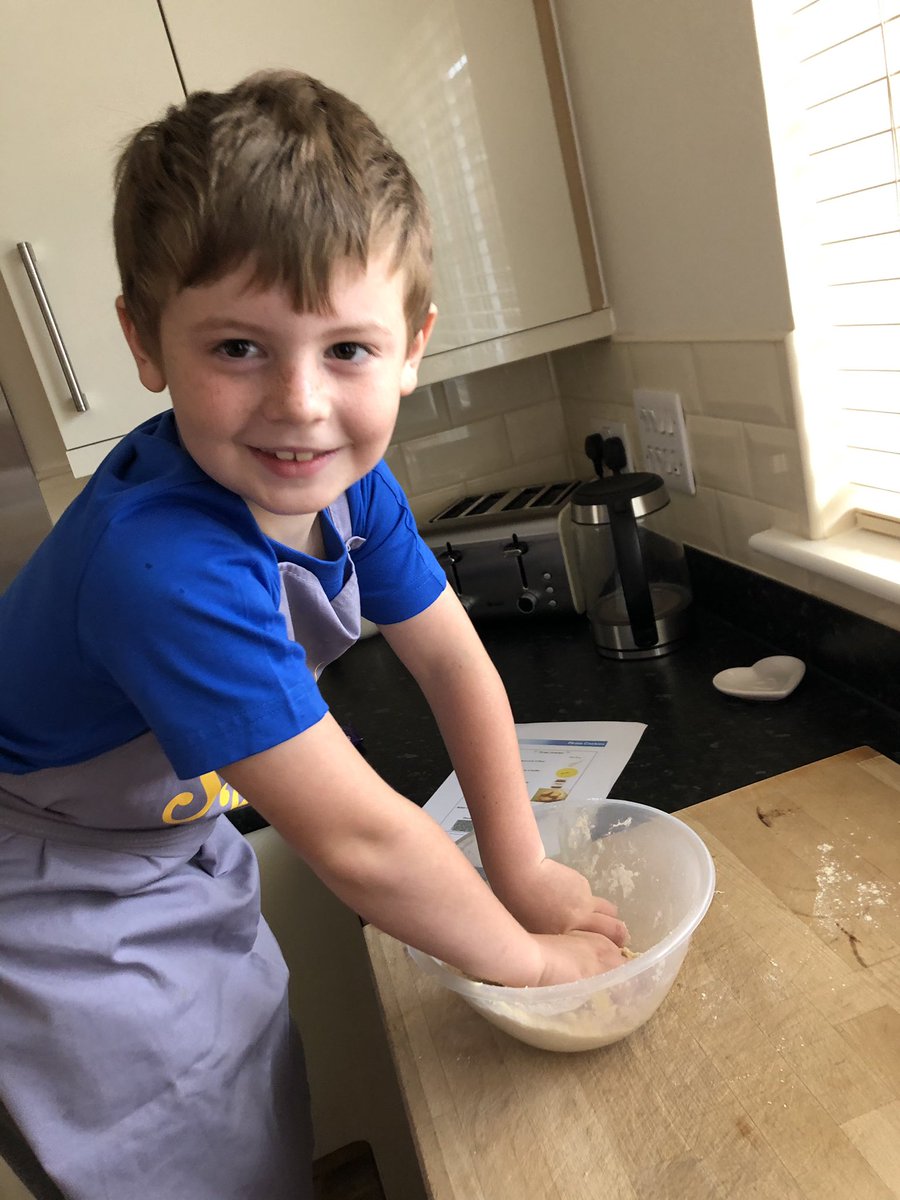 KimberleyJenk13's tweet photo. @BGrovePrimary Harry’s has great fun this afternoon baking his Pirate cookies and decorating them ☠️🍪 #BGP2 https://t.co/bCu5NvNZwO
