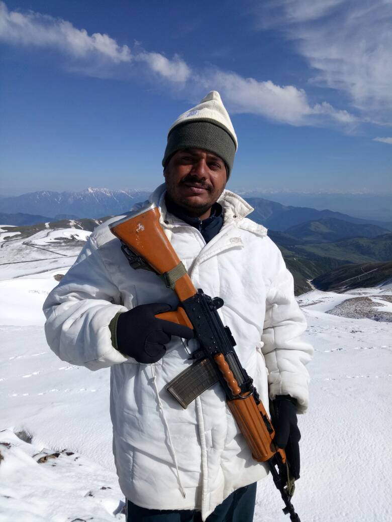 VinodMenaswm's tweet photo. अर्ध सैनिक बल है देश की शान
उनको मिले बुढ़ापे का सम्मान
#पुरानी_पेंशन_बहाल_करो
#पेंशनखैरातनहीं
#NPSGoBack #npsefr #BanNPS #ops2CAPF #ops2crpf #RestoreOldPension @PMOIndia
@RajCMO @MaHesHJharwal1 @crpfindia @BSF_India @Profdilipmandal @Dr_Uditraj @cricketaakash @NPSEFR https://t.co/LnlwUvwAJG