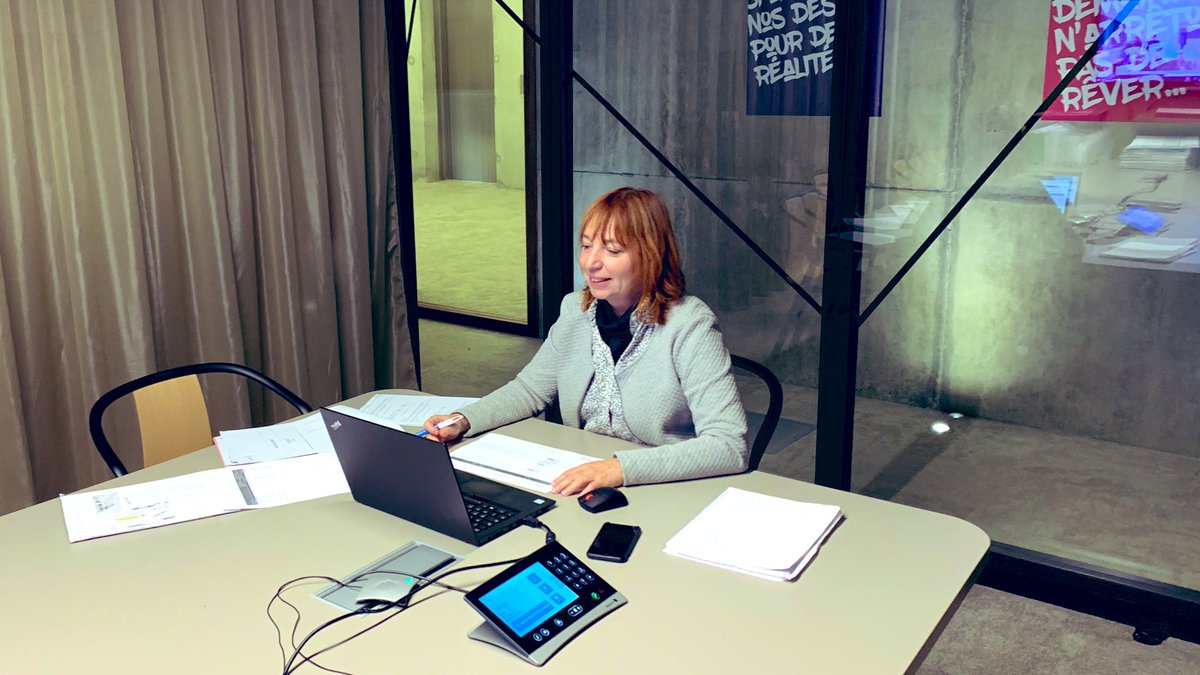 Nous le faisions avant le COVID-19, les assemblées générales en #visioconférence sont aujourd'hui le meilleur moyen de réunir les résidences en respectant la #santé de tous 🎬 Votre #syndic FaciliCiti est présent où que vous soyez 😊