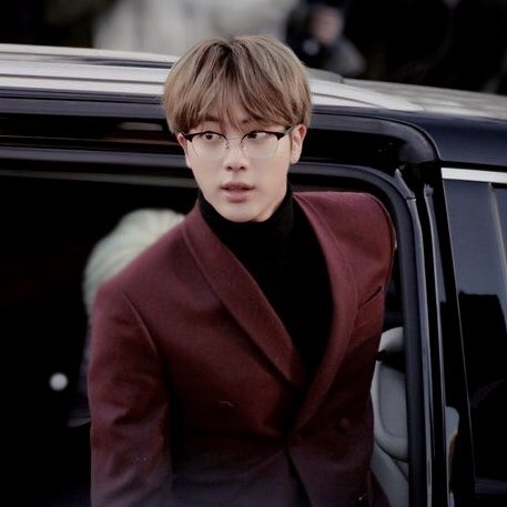 vanteficient's tweet photo. Y’all really hid this Kim Seokjin from me I’m devastated https://t.co/1s8aRnF9Ty