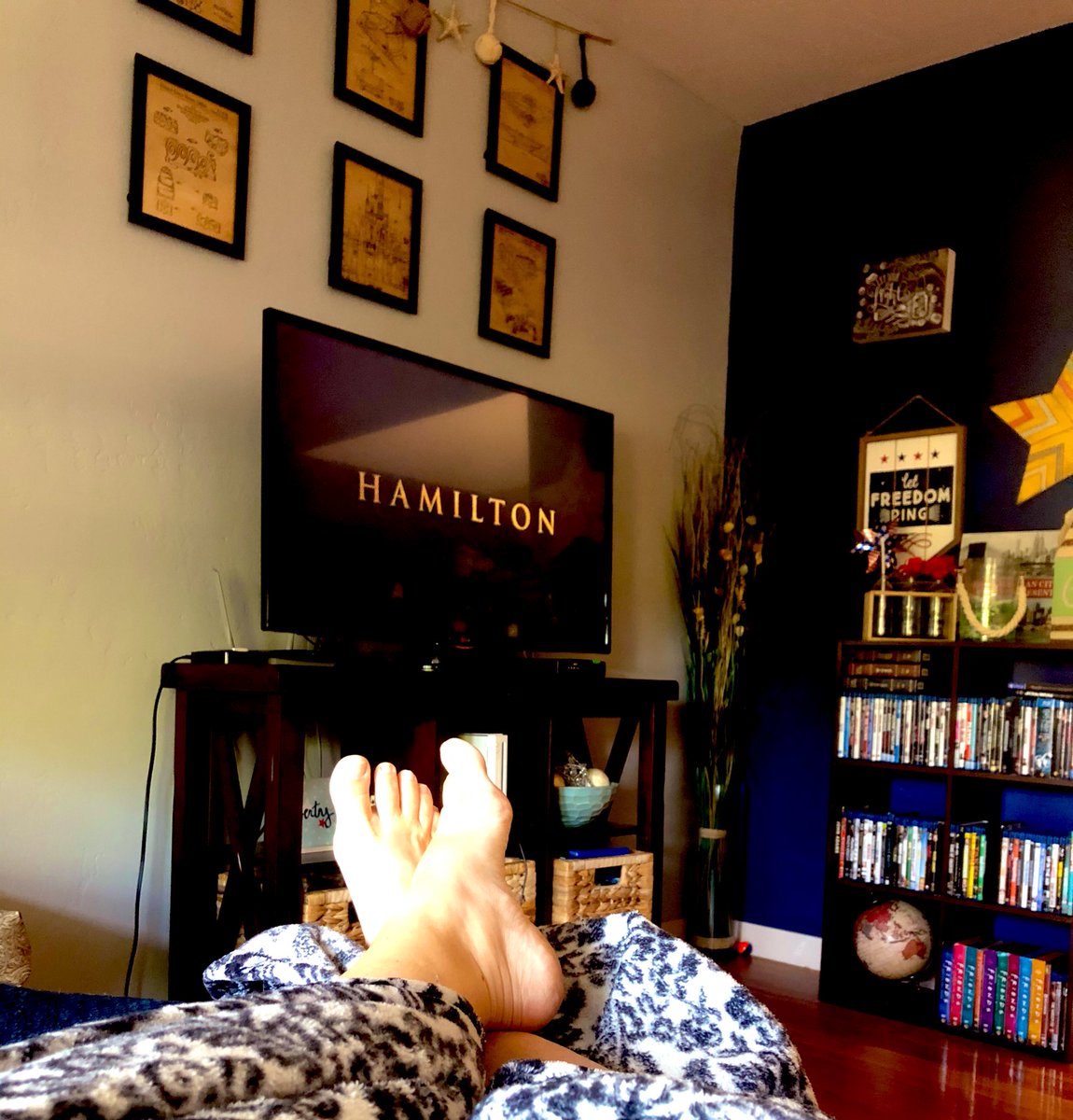 TiffanyMaki's tweet photo. It’s happening. #happyhamiltonday https://t.co/rNkNl1jK4q