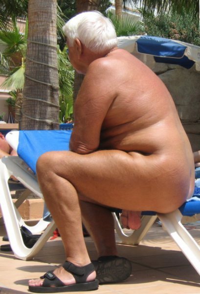 dadfkr's tweet photo. Don’t you get them big balls pinched gramps!! 😲😲😲
#bigballs #lowhanger #gayoldman #gayoldermen #gaygrandpa https://t.co/OVYqzEkQZo