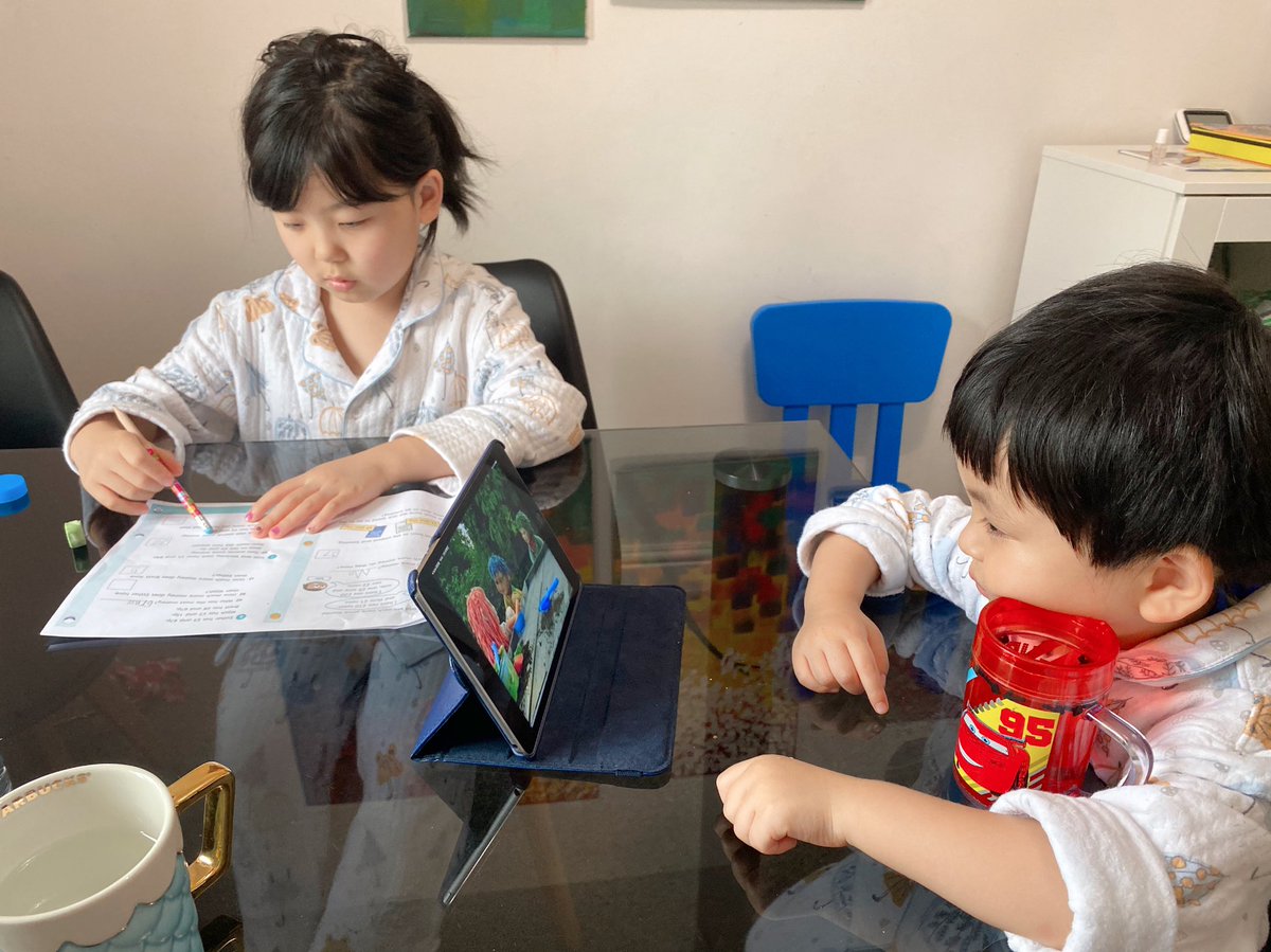 AprilandAlfred's tweet photo. April did some activities and practiced red words. Alfred painted a Crab 🦀 @prestolee_1911 https://t.co/CwbAG2ZoWj