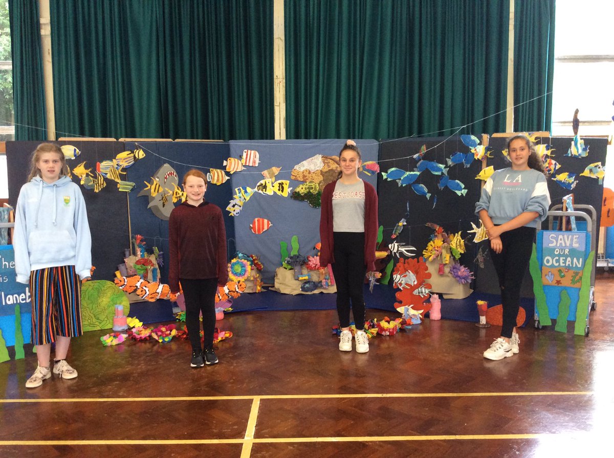 wideycotehele's tweet photo. Posing with the final, whole school, underwater diorama. It looked fantastic! Well done Widey! 👍🏻👌🏻🌊🐠🐟 #oceancurriculum @NMAPlymouth @OceanCTrust https://t.co/0FKi6KiYQt