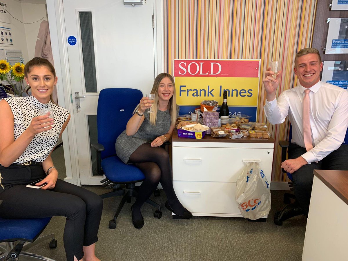 LibbyShooter's tweet photo. Friday fuddle to celebrate our nomination for the ESTAS 🏡🌟#watchingtheESTAS @THE_ESTAS #frankinneschesterfield https://t.co/mC42BiGbF6