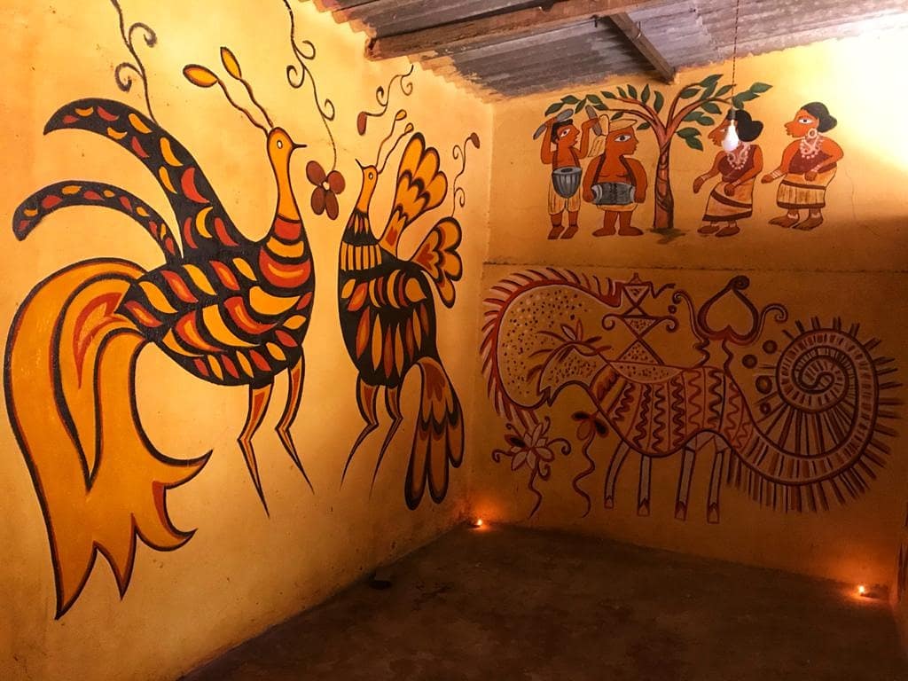 CreartCreation's tweet photo. Just completed my recent project where I created the Shantiniketan art with the combination of https://t.co/CSnGPoxQch this project I tried to represent our culture of Jharkhand and our famous concept of tribal art (Sohrai art).#HemantSoren @HemantSorenJMM #Jharkhand #traditional https://t.co/FlbezHuQau