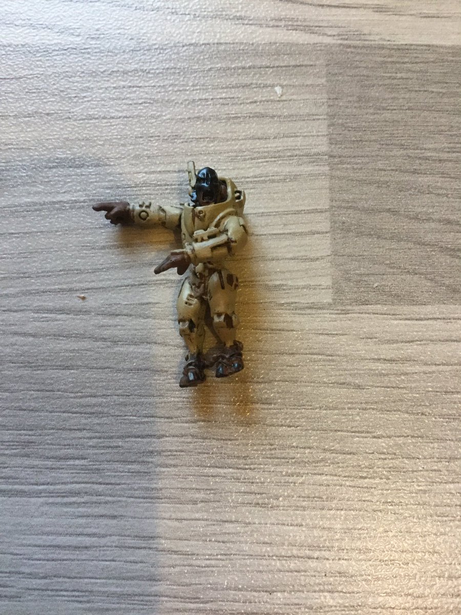tiffanyszoneuk's tweet photo. Making a start on Commander Longstrike. #tiffanyszone #longstrike #commanderlongstrike #tauempire #tauempire40k #warhammer40k #warhammer #warhammercommunity #gamesworkshop #forgeworld #miniaturepainting #modelpainting #paintingandmodeling #modelmaking https://t.co/WtzF3bk8PX
