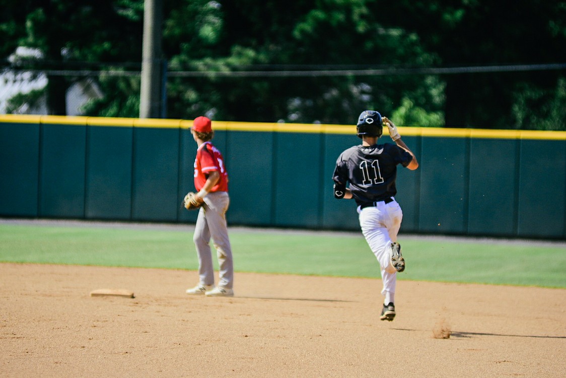 tricitytourneys's tweet photo. The Seminoles EXPLODE out of the gate with 8 runs in the first with 5 hits and 3 defensive errors for RISE. It's 8-0 Seminoles as we head to the bottom of the 1st. #TriCityTourneys https://t.co/aZQMjsADiP