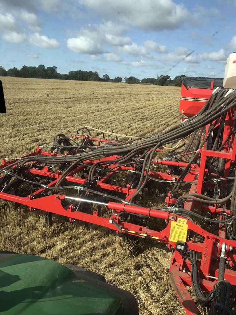 We have capacity for Direct drilling with 6m 750a or 9m Dale Eco-L and shallow cultivation with 6m Kuhn Prolander this harvest and autumn, give me a call on 07845 667331 to discuss your requirements.