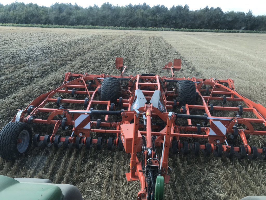mattredmanag's tweet photo. We have capacity for Direct drilling with 6m 750a or 9m Dale Eco-L and shallow cultivation with 6m Kuhn Prolander this harvest and autumn, give me a call on 07845 667331 to discuss your requirements. https://t.co/9StfFfptxw