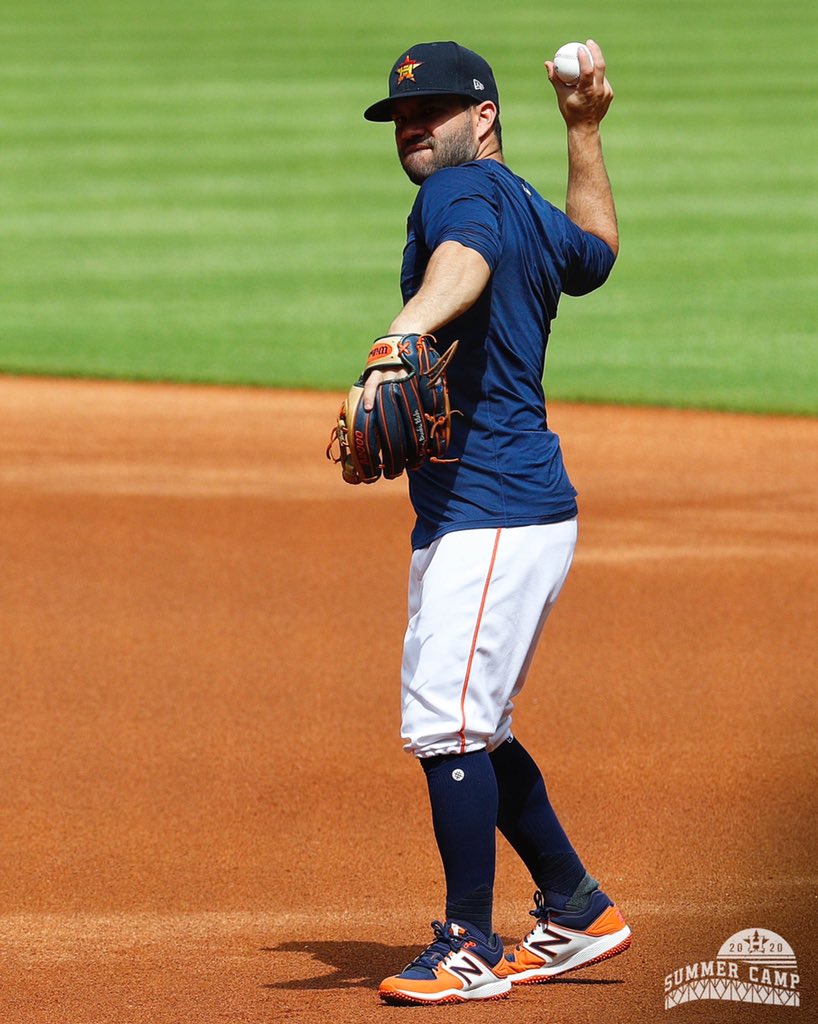 astros's tweet photo. Back in town, to hold it down 🤘

#ForTheH https://t.co/AAyLdKhVoI