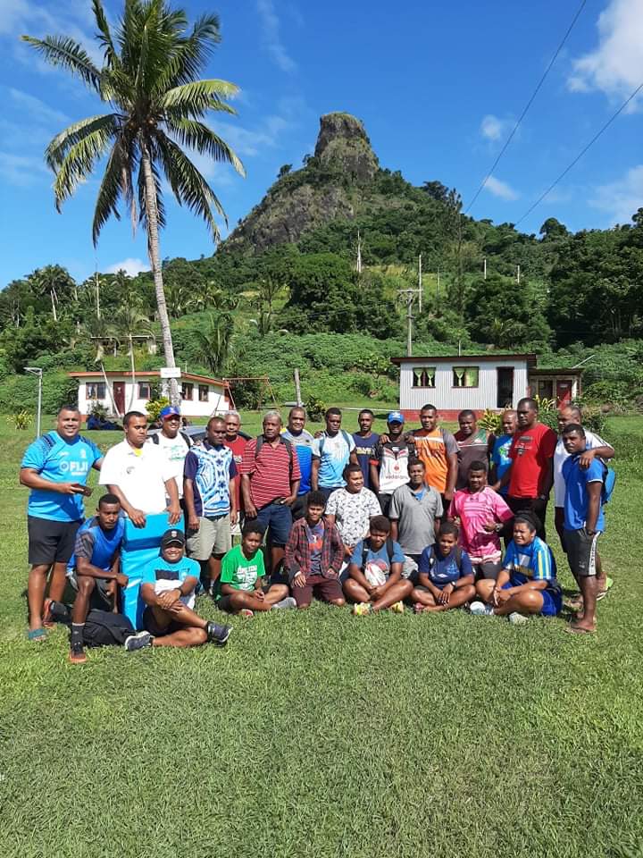 Koli_Sewabu's tweet image. Building capacity and supporting grassroots development... @NanukuloaRugby @fijirugby with their new @WorldRugby Level 1 Coaches and MOs, Mount Korotiki Peak as backdrop #DevelopmentIsKey