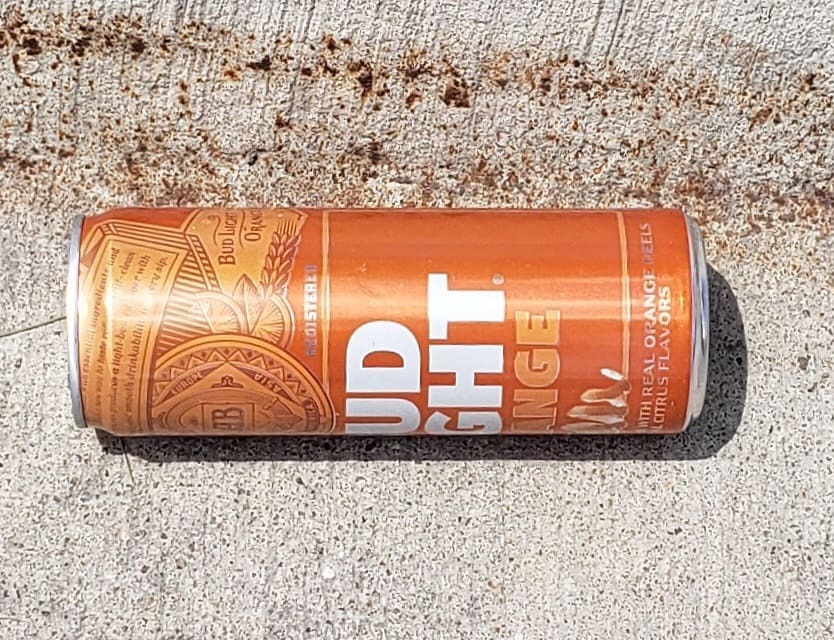 KCHopTalk's tweet photo. Time to get back into the #randombeer posts. Even though they are a bit harder to find, since work from was made a requirement. #cheers #mobeer #beerFriday #beer https://t.co/h1YGS1BfL5