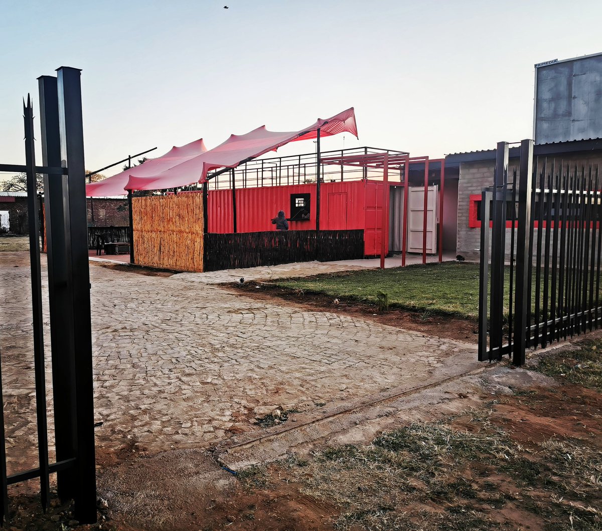 LifestylePopup's tweet photo. I'm loving the aroma in the air. Do pop up for bites very soon.😤🍔🥪🍛
#ThePopUpLifestyle https://t.co/TDCIMFPCtv