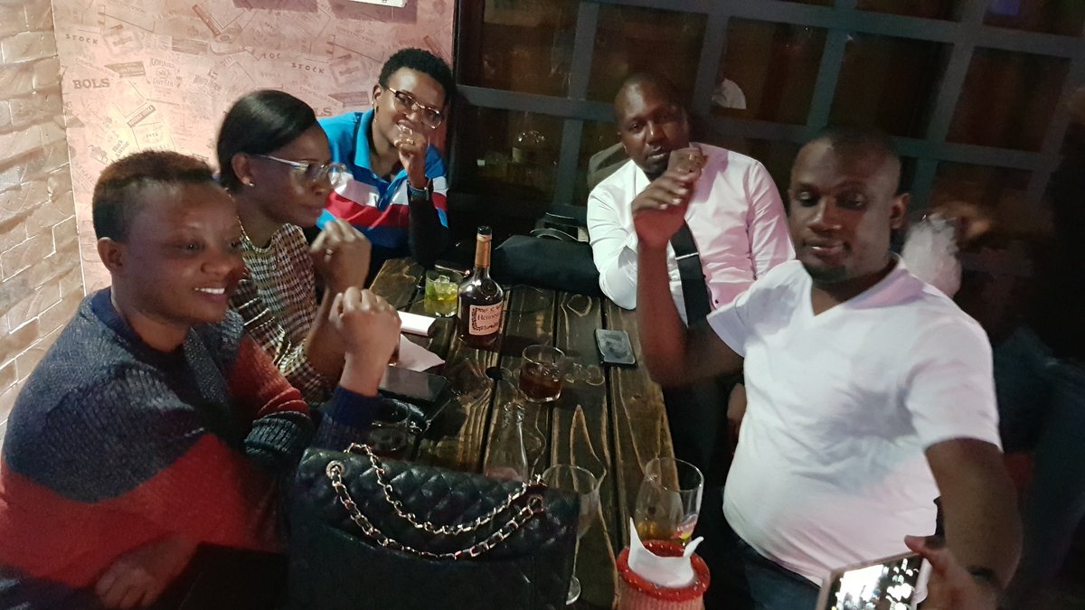 halimamdee's tweet photo. Wakili @pkibatala akiwa na WATEJA wake...katika  kesi za KIZUSHI  @halimamdee na @esteramosbulaya na Makamu Bavicha Taifa @Captain255_ Tukiwa na BOSI wetu wa MKOA wa Kinondoni (Chama) @HenryKilewo ✊✊✊✊# KAZI NA Bataaaaaa.......wenye CHUKI wajinyonge. https://t.co/ZC7xI0EGok