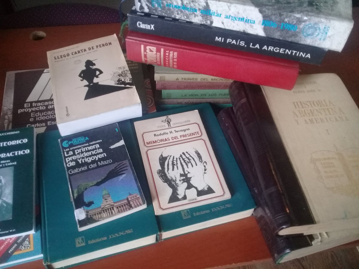 CasadeVeinte's tweet image. Recibimos la visita de Brian Colman, estudiante de Historia en la UNMDP. 
Hace unos días se comunico con nosotros, buscaba material de Historia Universal y Argentina para una investigación. 
Hoy retiro una selección que hicimos para el. 

#SomosCasade20 
#LibrosPerdidosMDP