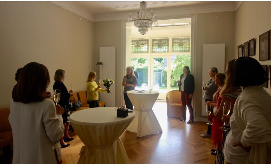 heidiguerer's tweet image. #COREMER farewell as a nice neighborhood treat by @LatviaInNL-will miss you all,such a wonderful,really exceptional #EU women Ambassadors‘ group! @dpmarkovic @PaiviKaukoranta @annikamarkovic @KailiTerras #RosaBartoreu @CzechEmbassyNL #AlonsoJimenezMaria #SanjaStiglic @B_Predescu