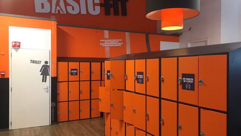 mijn2centcom's tweet photo. Basic-Fit Hangslot

Net vóór de verplichte sluiting had ik ze al zien staan. Nu meer dan drie maanden later heb ik ze op beeld: de nieuwe oranje Basic-Fit kluisjes. 

https://t.co/B0pZgMH7Rl

#basicfit #kluisjes #hangslot #mijn2cent #review https://t.co/b4VFolkaFf