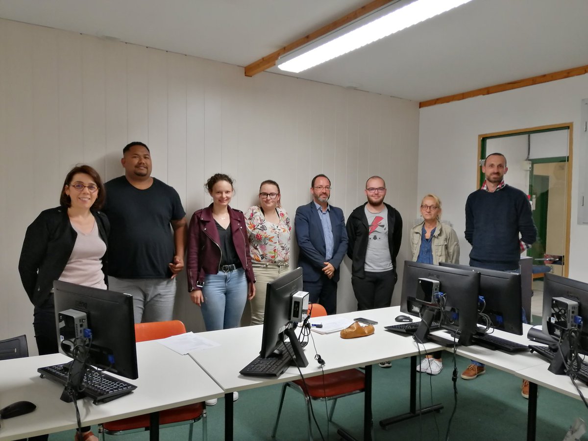 DomRamard's tweet photo. 4 nouveaux diplômés magasiniers-caristes formés chez #cifac. Leur #formation s'est poursuivie pendant la période de confinement, avec quelques adaptations dont une prolongation de plusieurs semaines, rendue possible par le maintien des aides de la @regionbretagne. https://t.co/7pKz3mpJte
